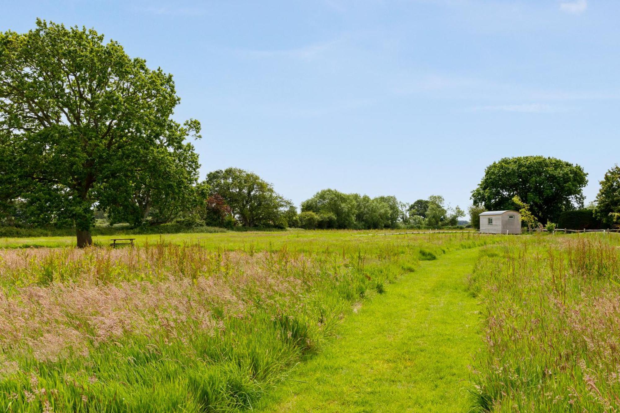 The Witterings Shepherds' Hut Hébergement de vacances *